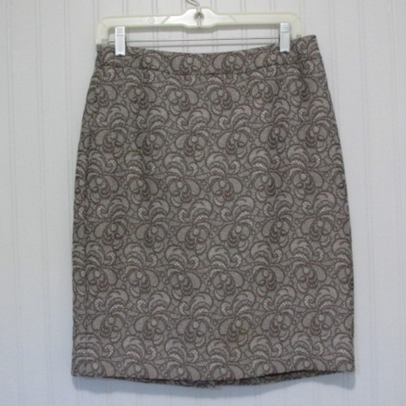 Ann Taylor Silver/Grey Metallic Pencil Skirt, Size 8 - Picture 3 of 7